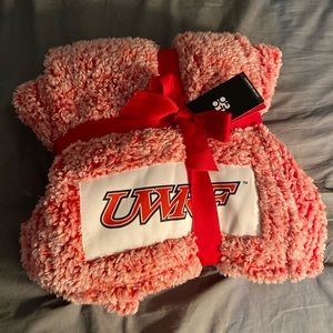 UWRF college blanket
